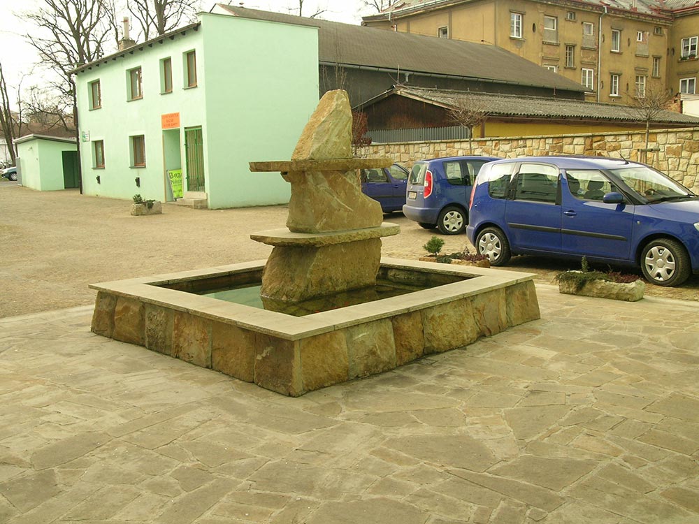 Okrasné studny, fontány a kašny