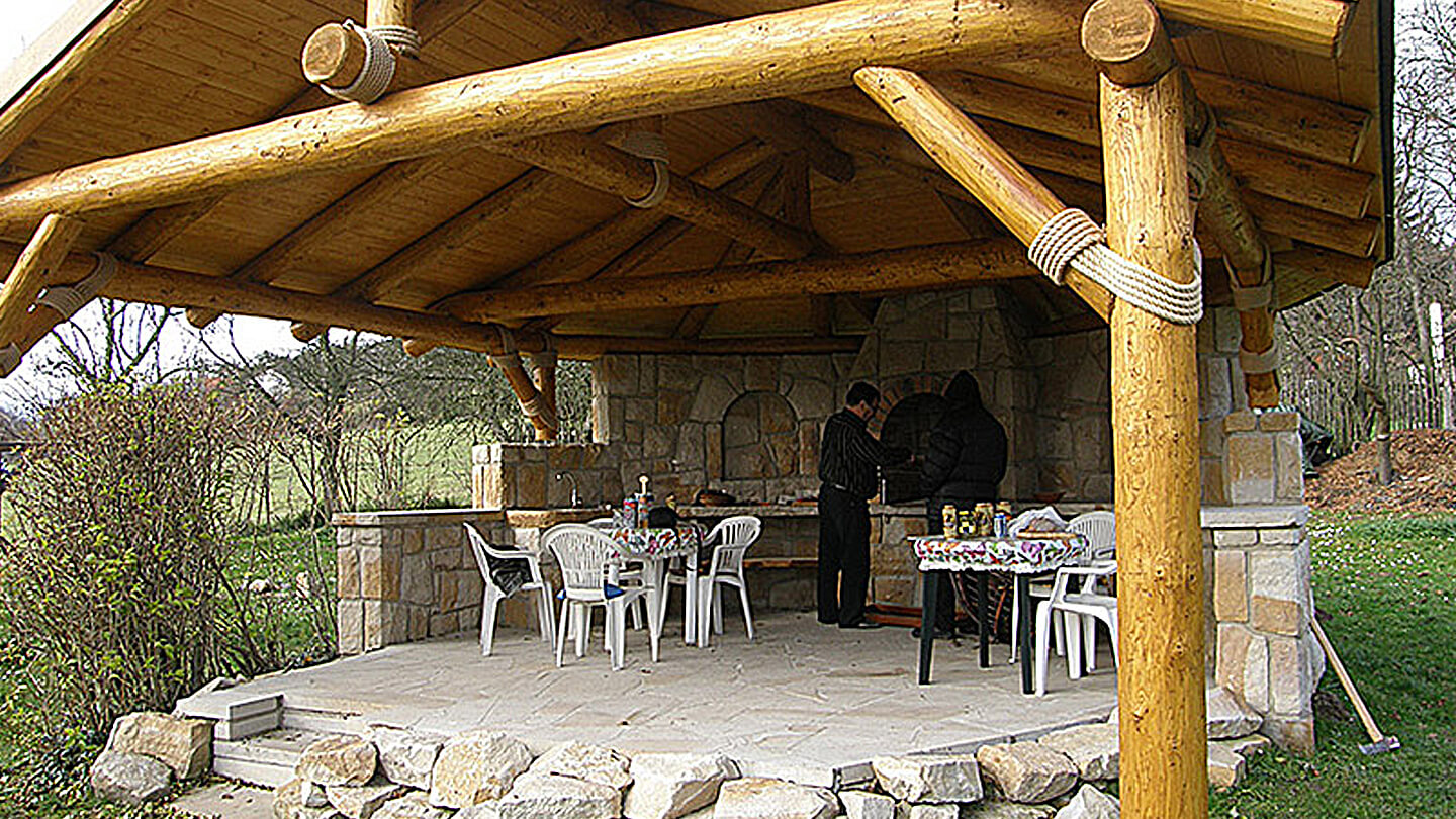Zahradní krby a zahradní krby s udírnou