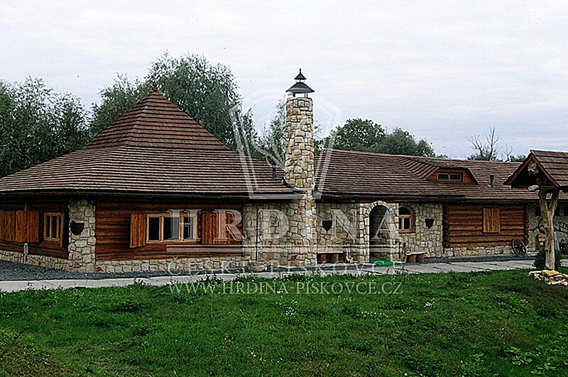 Черная кухня из камня – Башта в Ужицих (Прага)